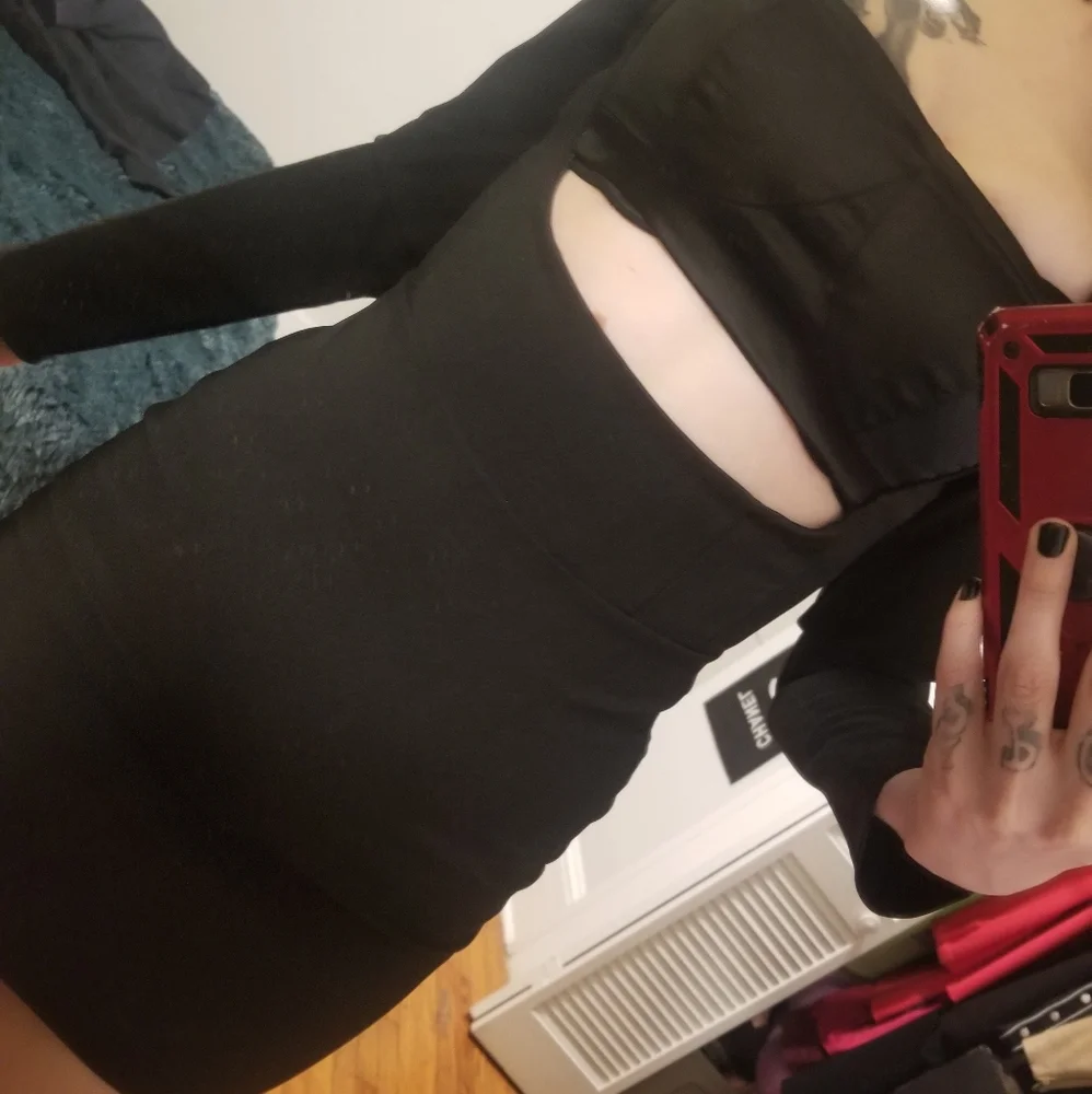 Black mini dress - Picture 3 of 7